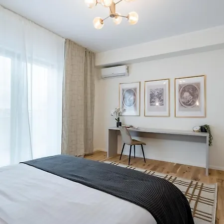 Spectacular Terrace Sunny 5br 3ba - Location Apartamento Bucareste
