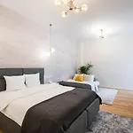 Spectacular Terrace Sunny 5br 3ba - Location Apartment *