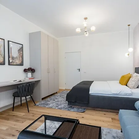 Spectacular Terrace Sunny 5br 3ba - Location * Bucharest