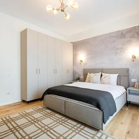 Spectacular Terrace Sunny 5br 3ba - Location * بوخارست