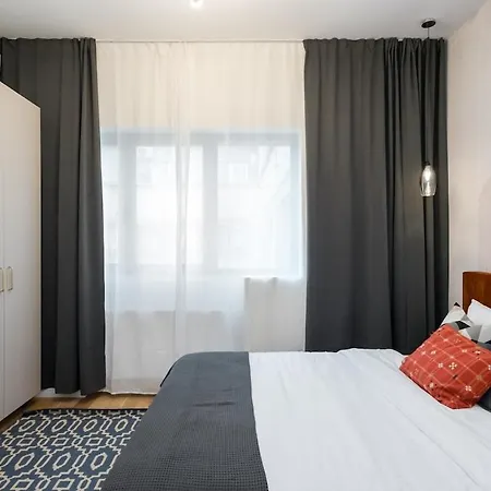 Spectacular Terrace Sunny 5br 3ba - Location