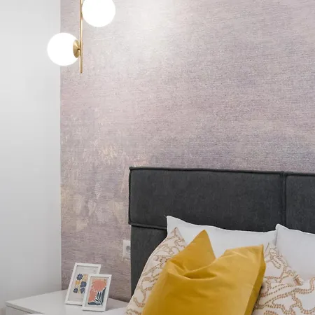 Spectacular Terrace Sunny 5br 3ba - Location