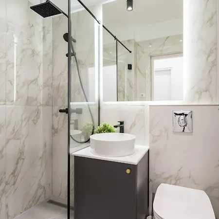 Spectacular Terrace Sunny 5br 3ba - Location * بوخارست