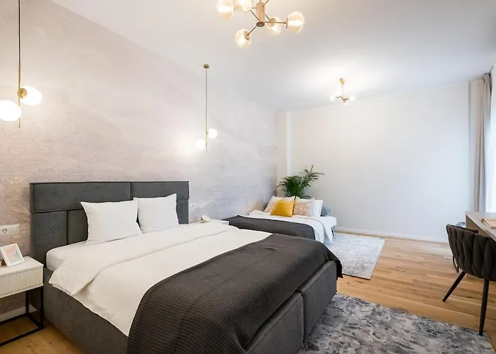 Spectacular Terrace Sunny 5br 3ba - Location Apartman *