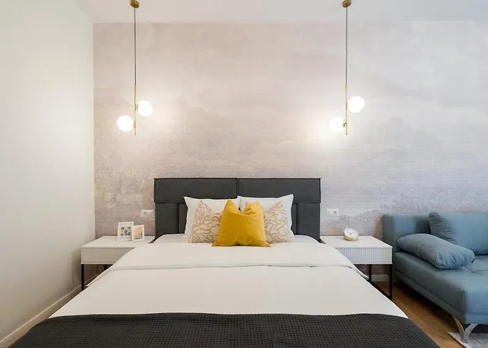 Spectacular Terrace Sunny 5br 3ba - Location Apartman *