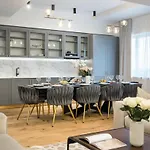 Spectacular Terrace Sunny 5br 3ba - Location * Bucureşti