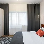 Spectacular Terrace Sunny 5br 3ba - Location