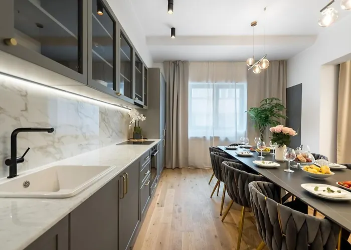 Spectacular Terrace Sunny 5br 3ba - Location *