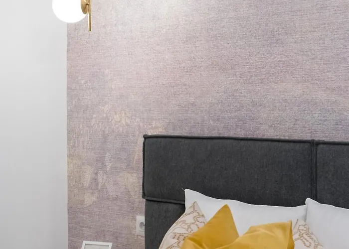 Spectacular Terrace Sunny 5br 3ba - Location